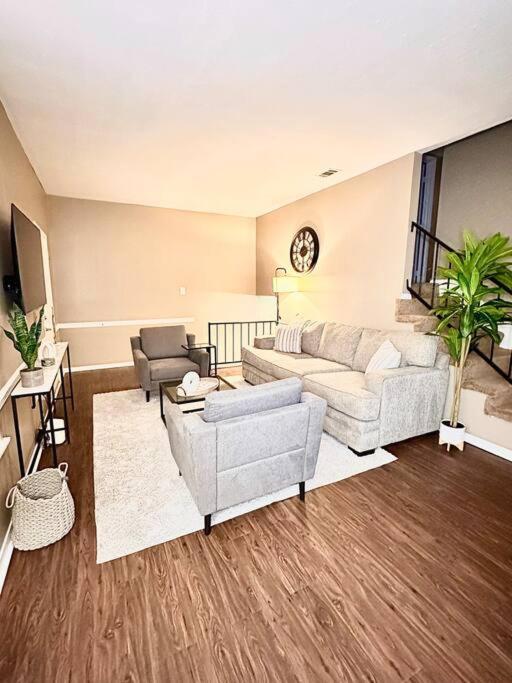 Short Walk To Jsu Stadium, Hospitals, And Bars In Fondren Jackson Exteriör bild