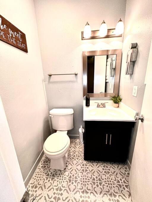 Short Walk To Jsu Stadium, Hospitals, And Bars In Fondren Jackson Exteriör bild