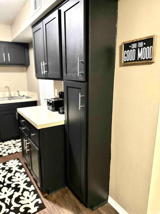 Short Walk To Jsu Stadium, Hospitals, And Bars In Fondren Jackson Exteriör bild