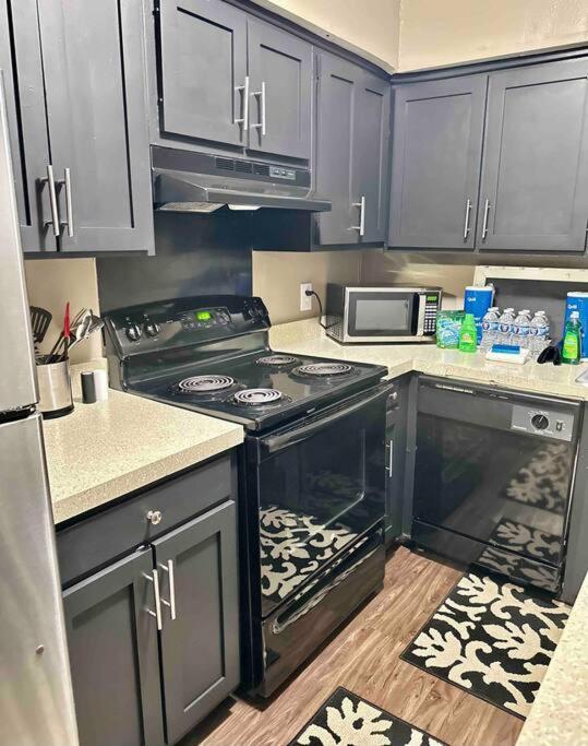 Short Walk To Jsu Stadium, Hospitals, And Bars In Fondren Jackson Exteriör bild